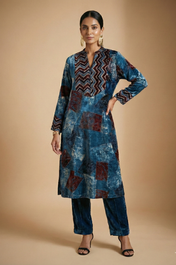 Noor Ajrakh Velvet Kurta Set – Floral